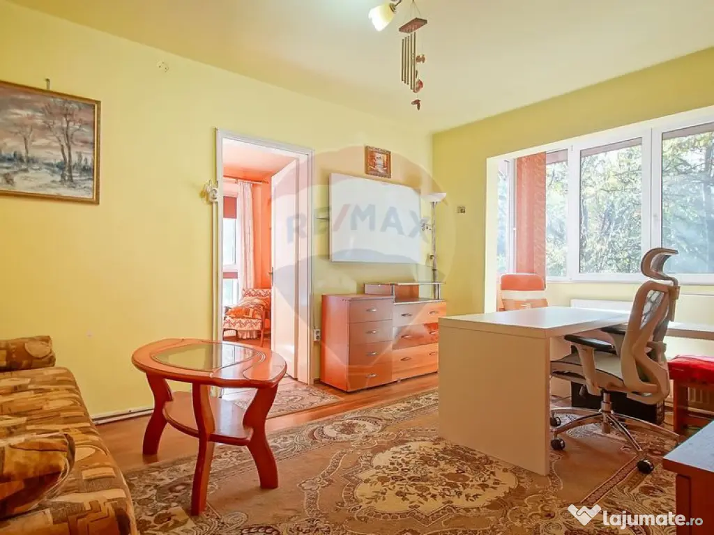 Apartament 3 camere, complet mobilat, la 1 minut de Piaț... 