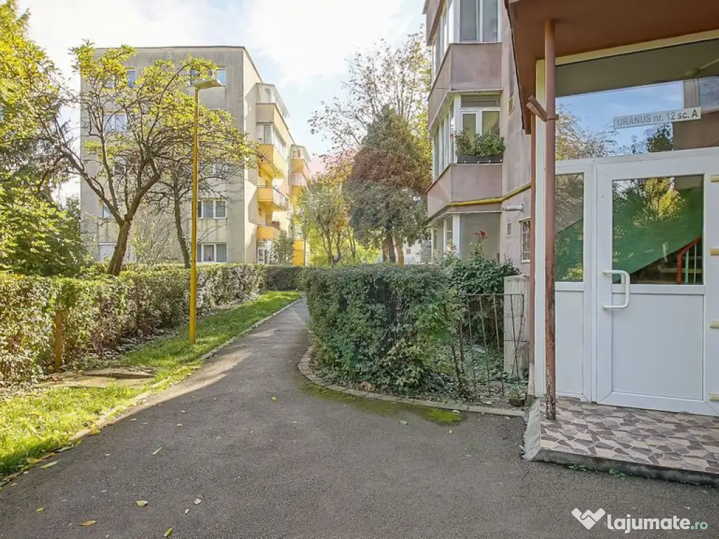 Apartament 3 camere, complet mobilat, la 1 minut de Piaț... 