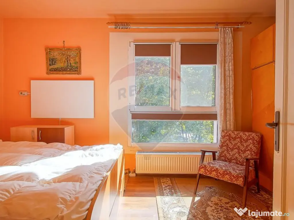 Apartament 3 camere, complet mobilat, la 1 minut de Piaț... 