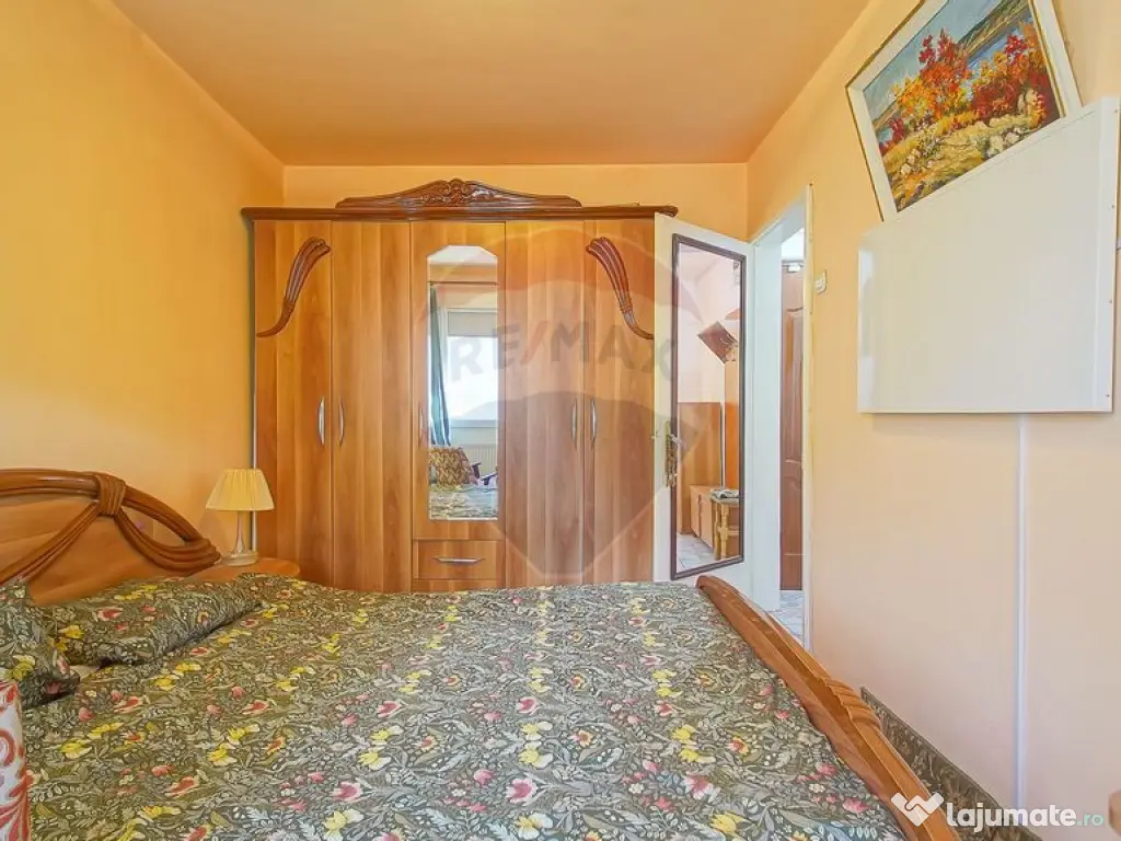 Apartament 3 camere, complet mobilat, la 1 minut de Piaț... 