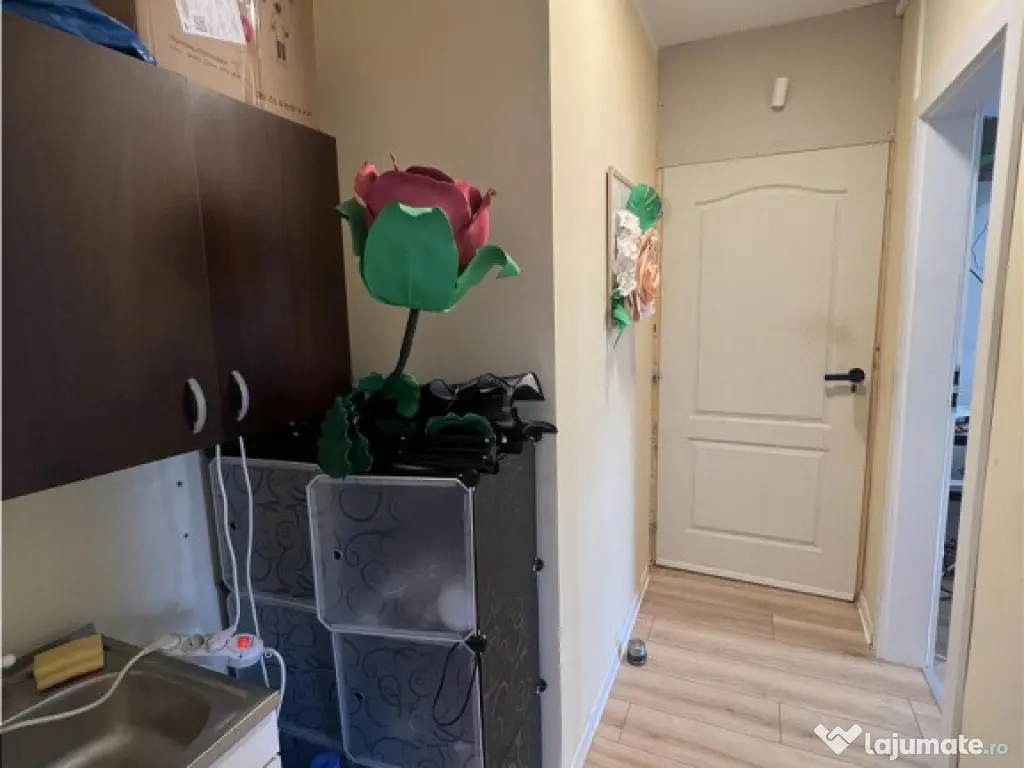 Spatiu comercial de 2 camere cu 2 bai 3 locuri de parcare zo 