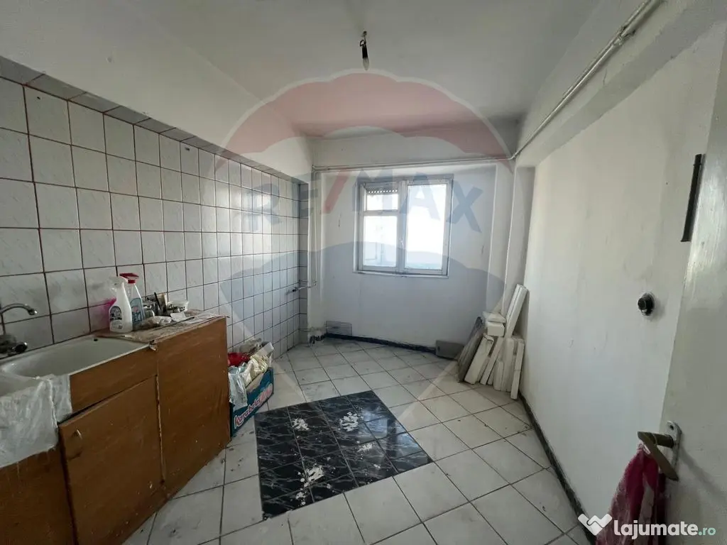 Apartament 4 camere in zona Piata 