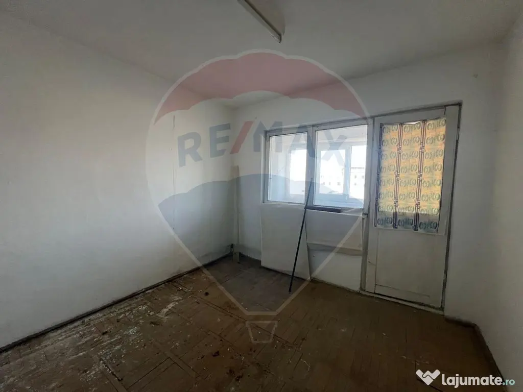 Apartament 4 camere in zona Piata 