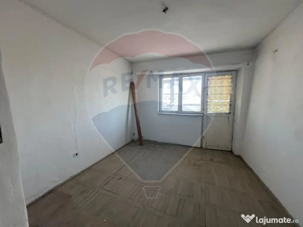 Apartament 4 camere in zona Piata 