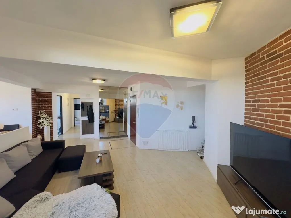 Apartament cu 3 camere + terasa inchisa (camera) zona Dec... 