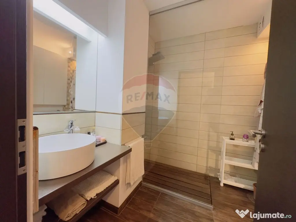 Apartament cu 3 camere + terasa inchisa (camera) zona Dec... 