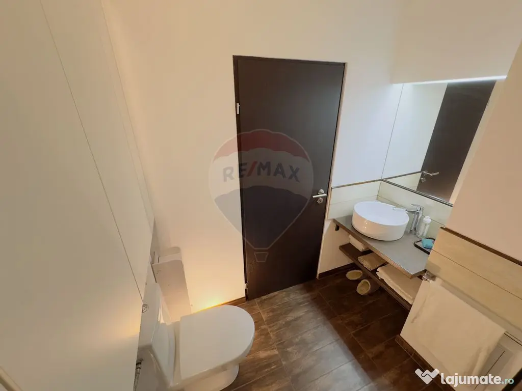 Apartament cu 3 camere + terasa inchisa (camera) zona Dec... 