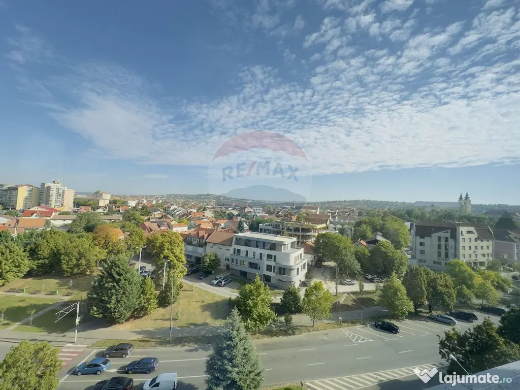 Apartament cu 3 camere + terasa inchisa (camera) zona Dec... 