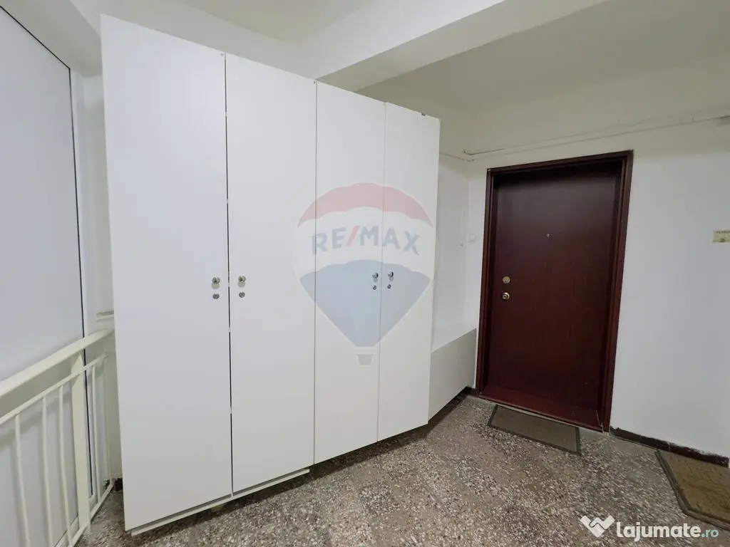 Apartament cu 3 camere + terasa inchisa (camera) zona Dec... 
