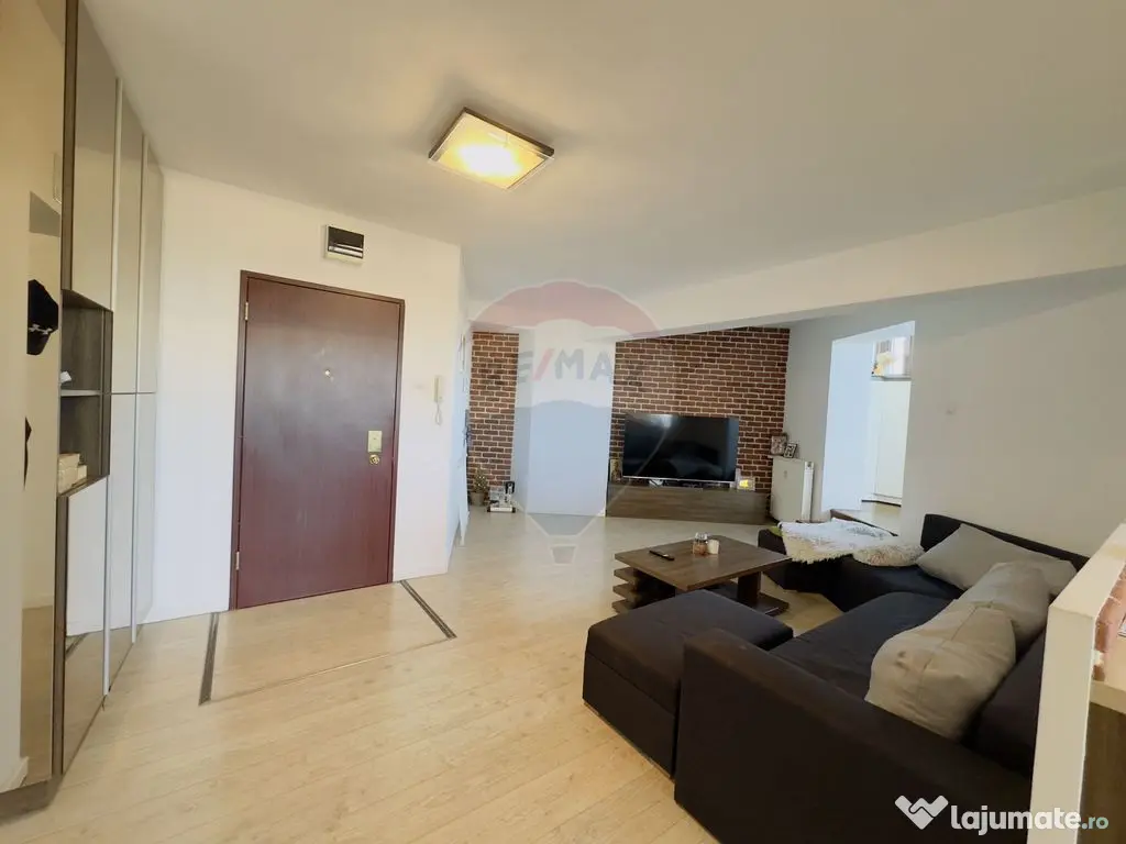 Apartament cu 3 camere + terasa inchisa (camera) zona Dec... 