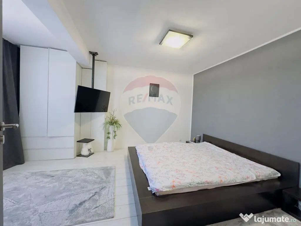 Apartament cu 3 camere + terasa inchisa (camera) zona Dec... 