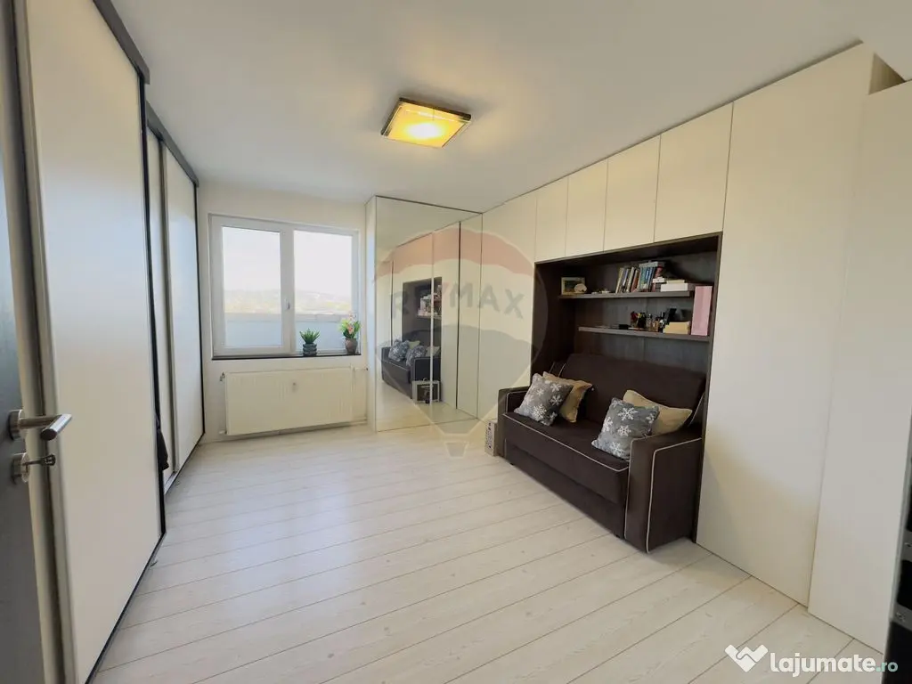 Apartament cu 3 camere + terasa inchisa (camera) zona Dec... 