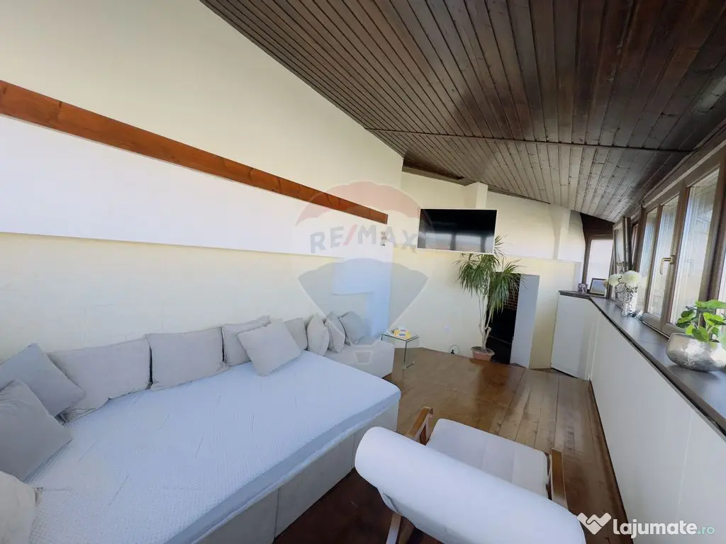 Apartament cu 3 camere + terasa inchisa (camera) zona Dec... 