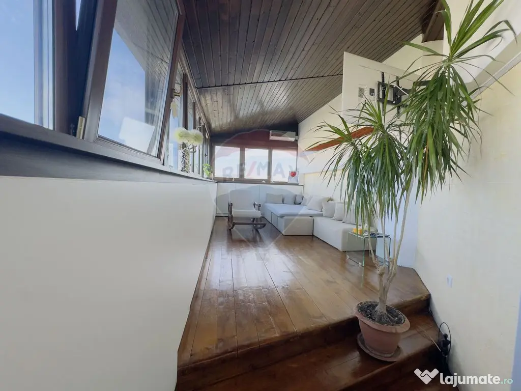 Apartament cu 3 camere + terasa inchisa (camera) zona Dec... 