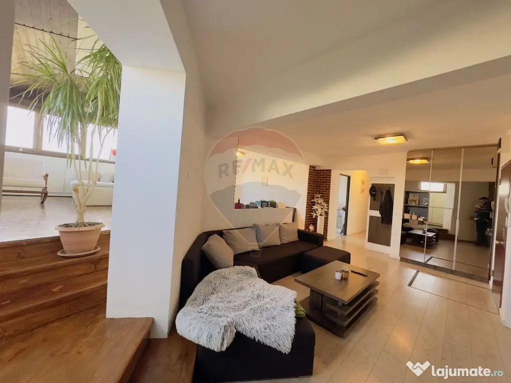 Apartament cu 3 camere + terasa inchisa (camera) zona Dec... 