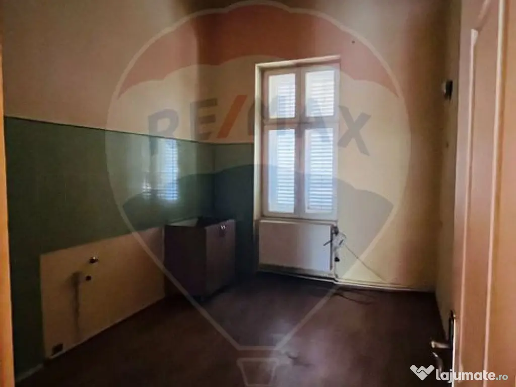 Casă / Vilă cu 3 camere de vânzare în zona Eminescu 