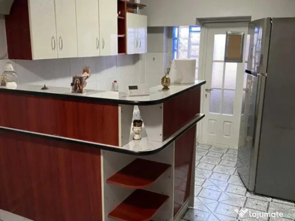Apartament Cu 3 Camere Decomandate Zona Obcini