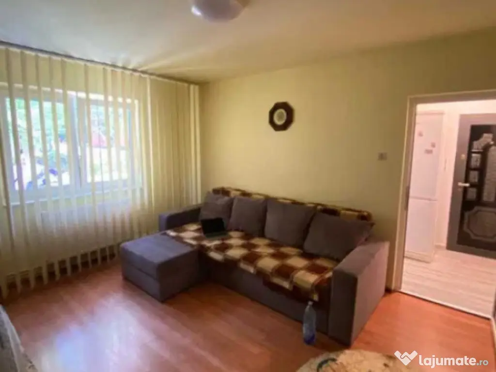 Apartament 2 camere,semidecomandat - zona Grivitei