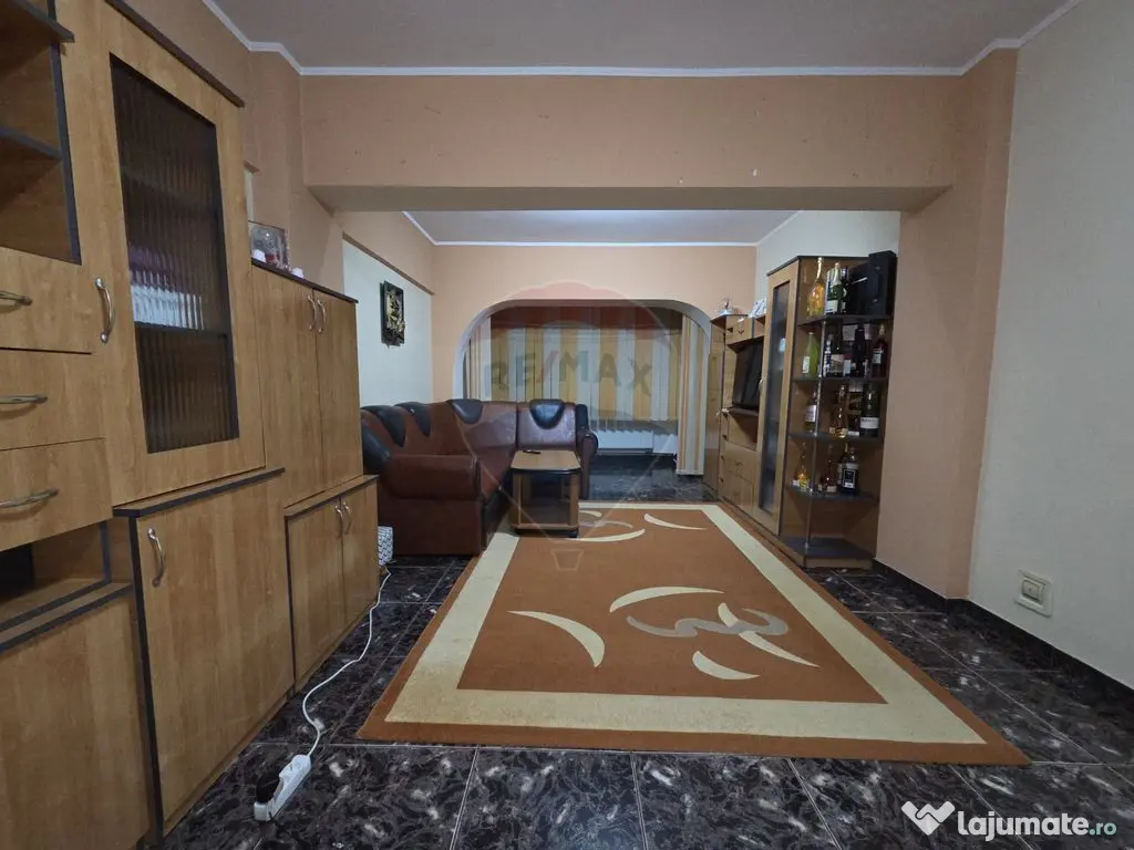 Apartament cu 3 camere etajul 1, Campineanca 