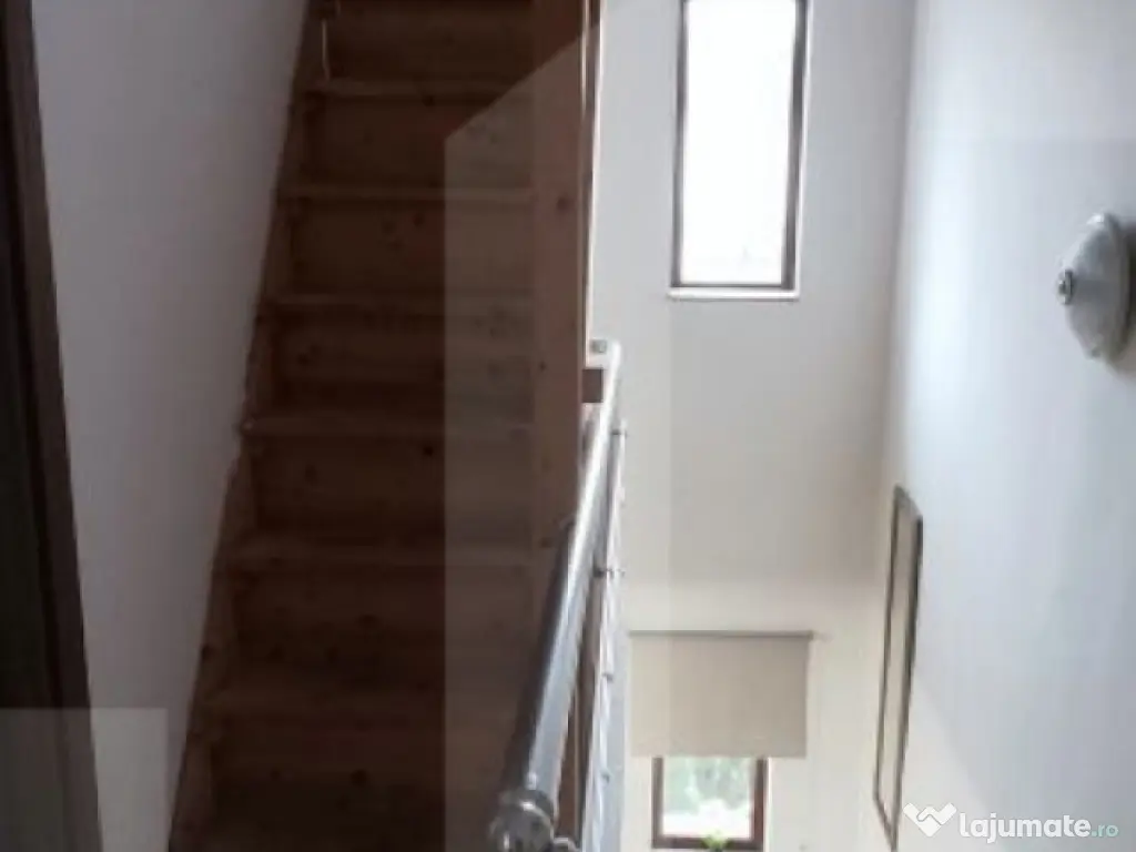 Casă elegantă într‑un duplex mobilat, curte 208 m² ? 