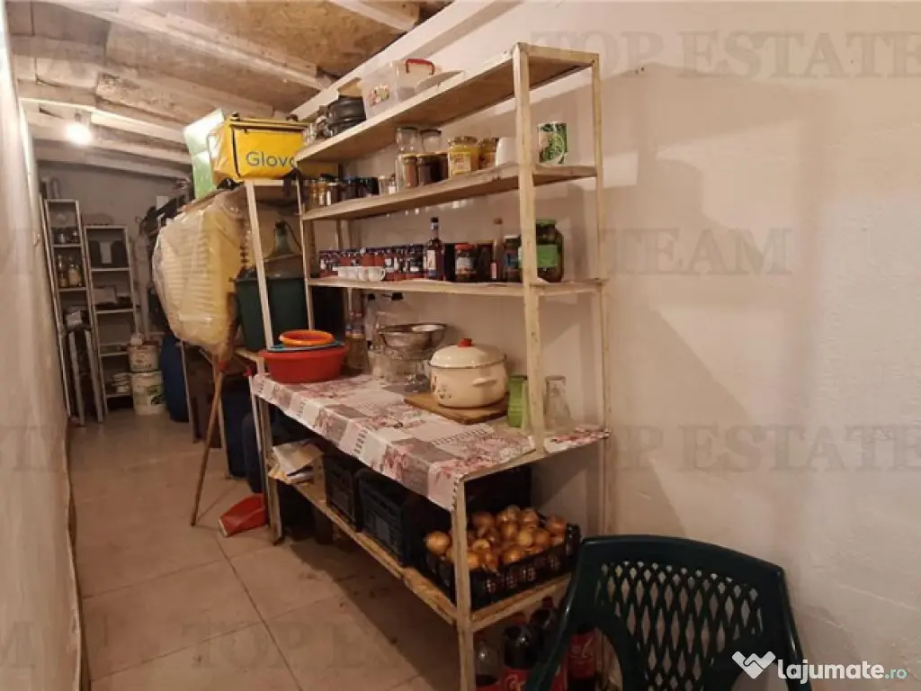 Casa spatioasa cu 5 camere si curte proprie in Zona Bratian