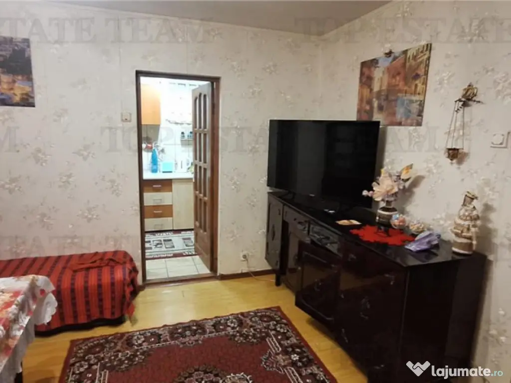 Casa spatioasa cu 5 camere si curte proprie in Zona Bratian 