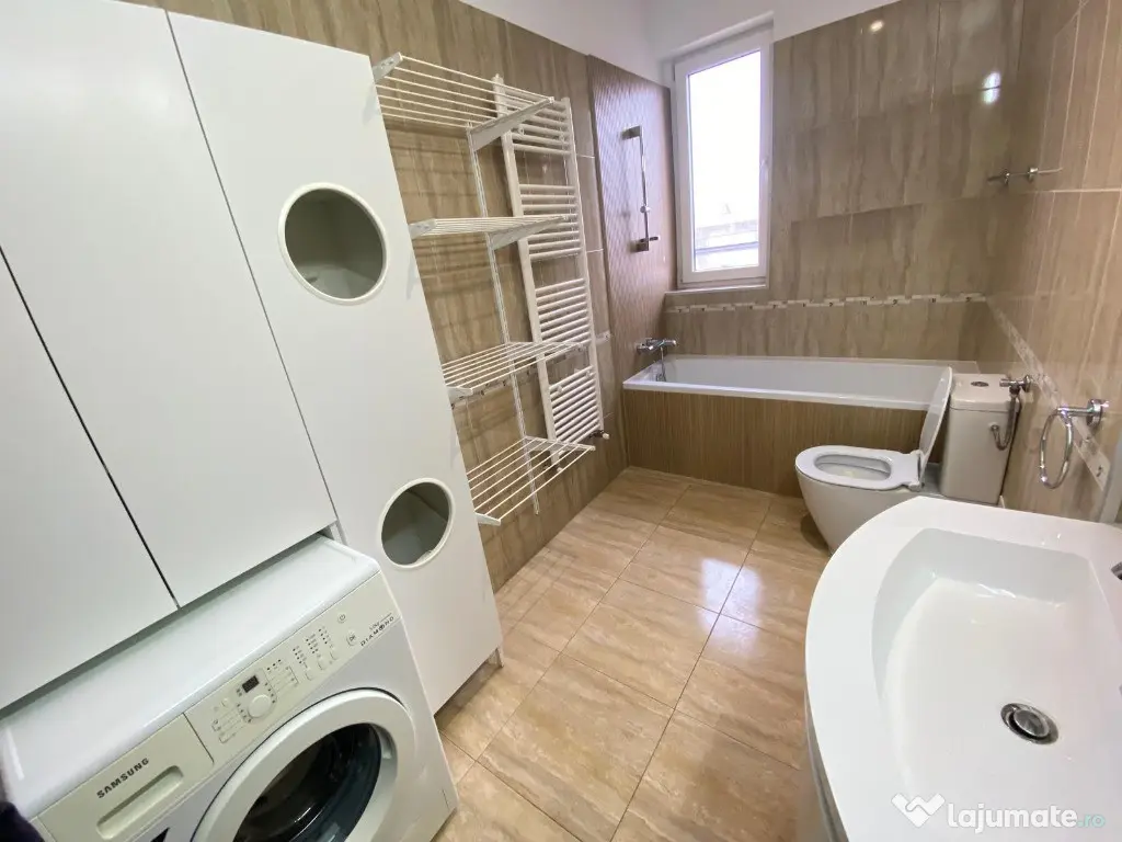 Apartament 3 camere, zona Intim, bloc Bermo