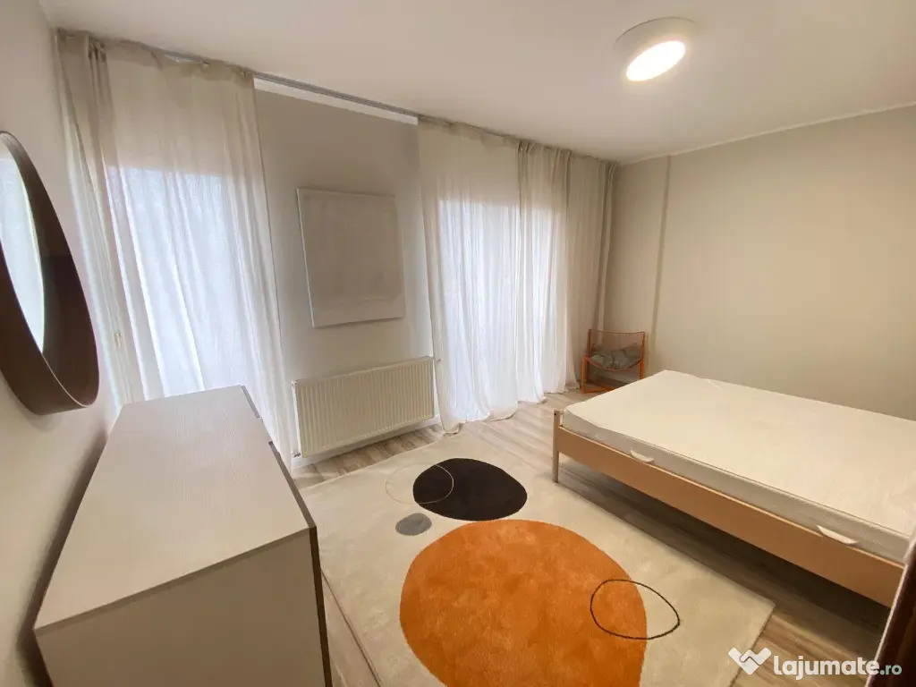 Apartament 3 camere, zona Intim, bloc Bermo