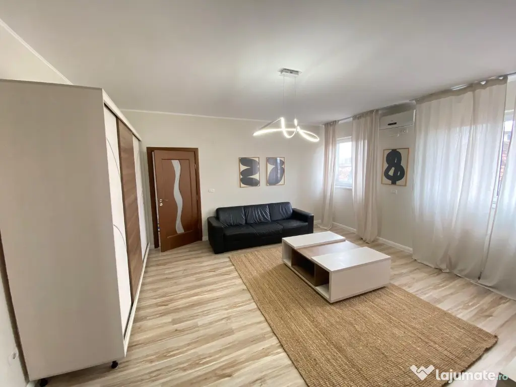 Apartament 3 camere, zona Intim, bloc Bermo