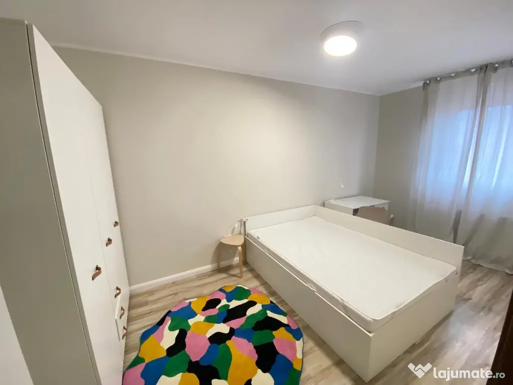 Apartament 3 camere, zona Intim, bloc Bermo