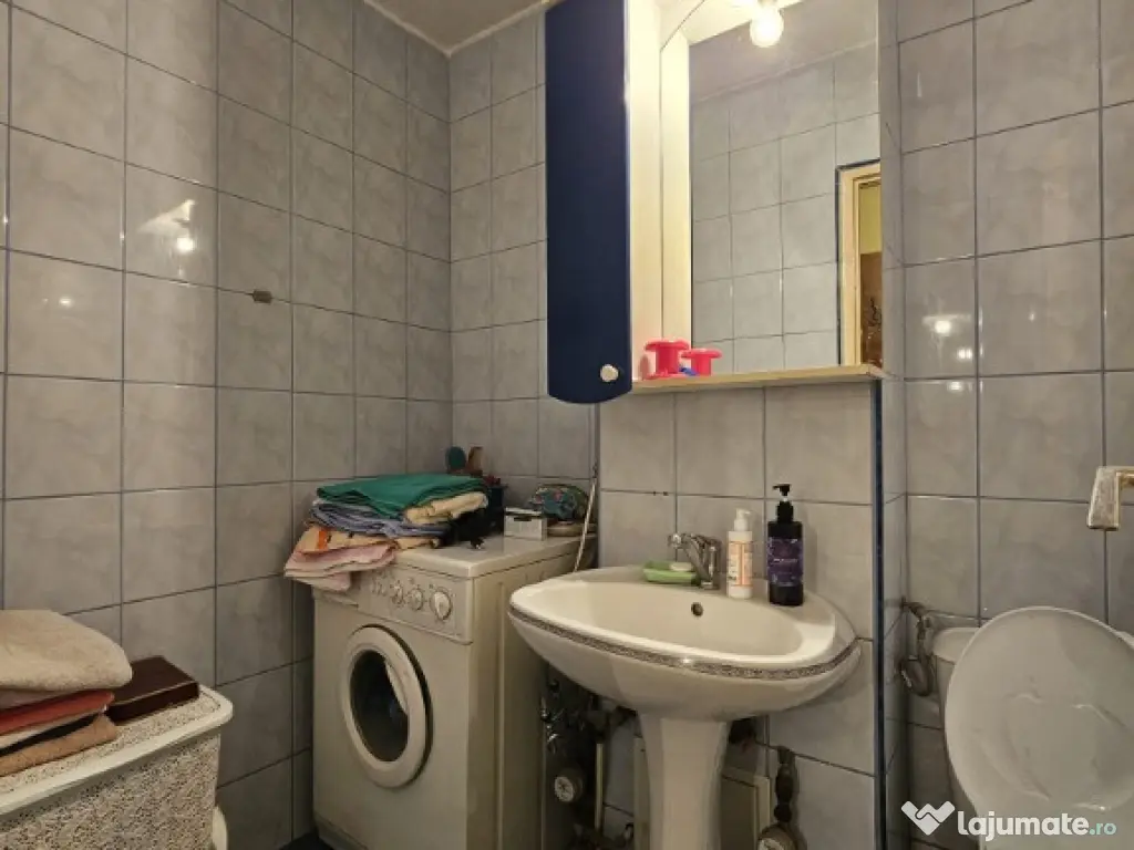 Apartament 4 camere, etaj 2 strada Ion Creanga 