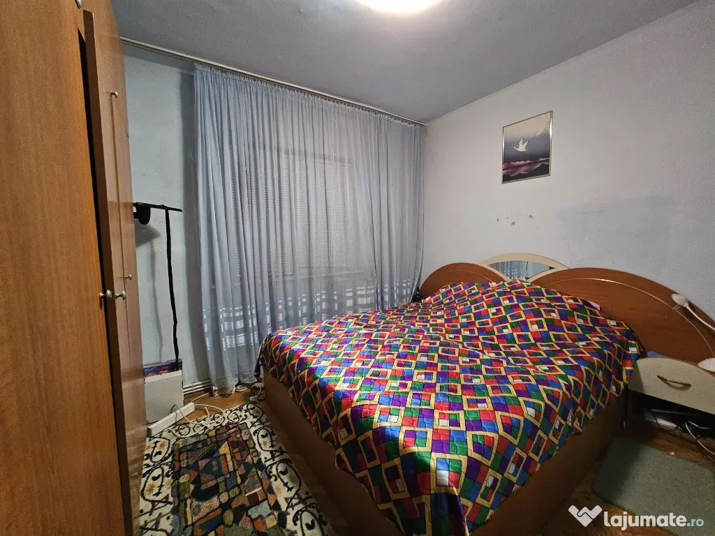 Apartament 4 camere, etaj 2 strada Ion Creanga 