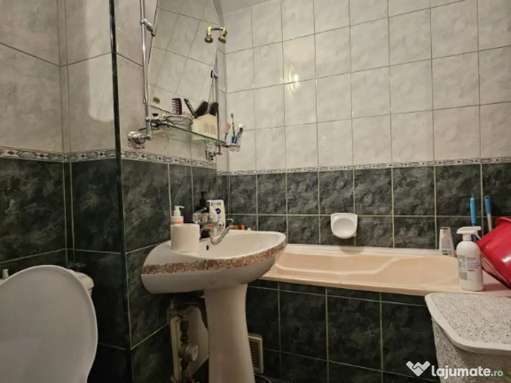 Apartament 4 camere, etaj 2 strada Ion Creanga 