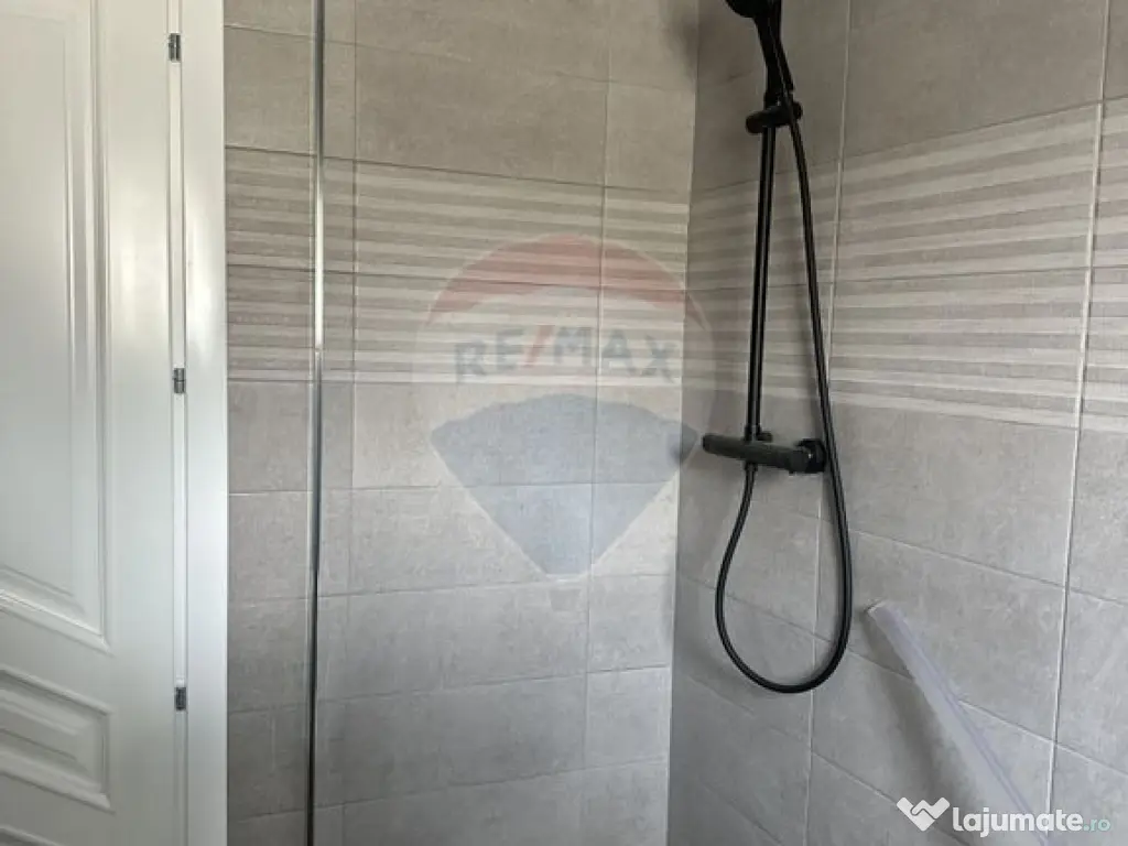 Casă / Vilă cu 5 camere de vânzare 