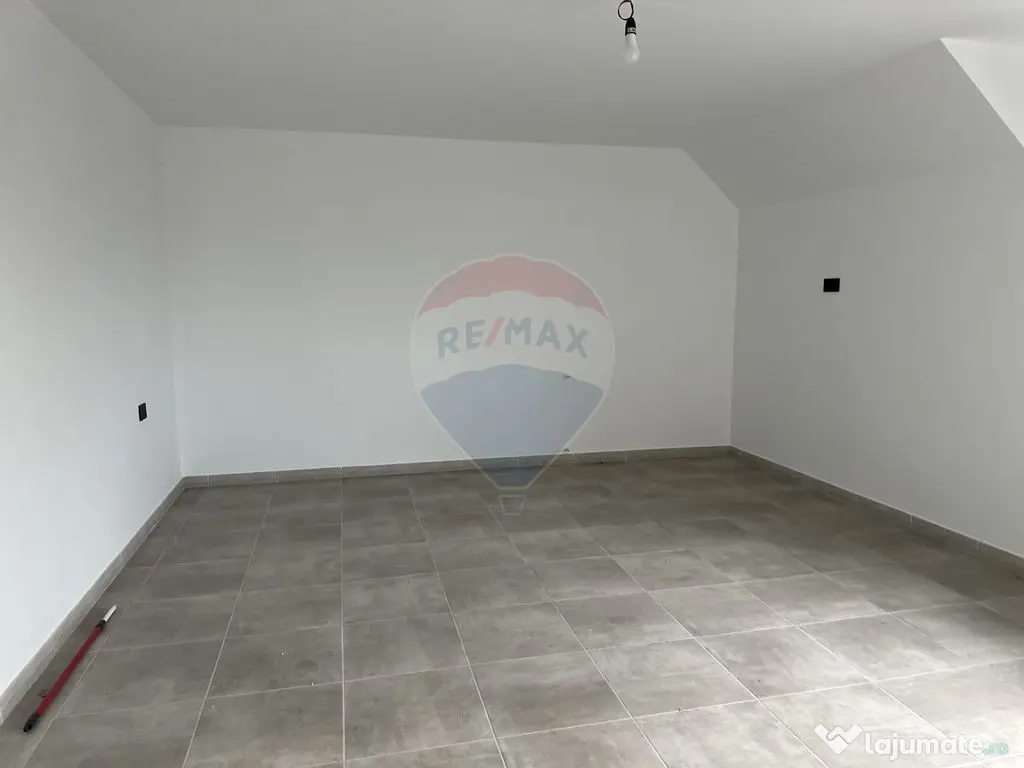 Casă / Vilă cu 5 camere de vânzare 