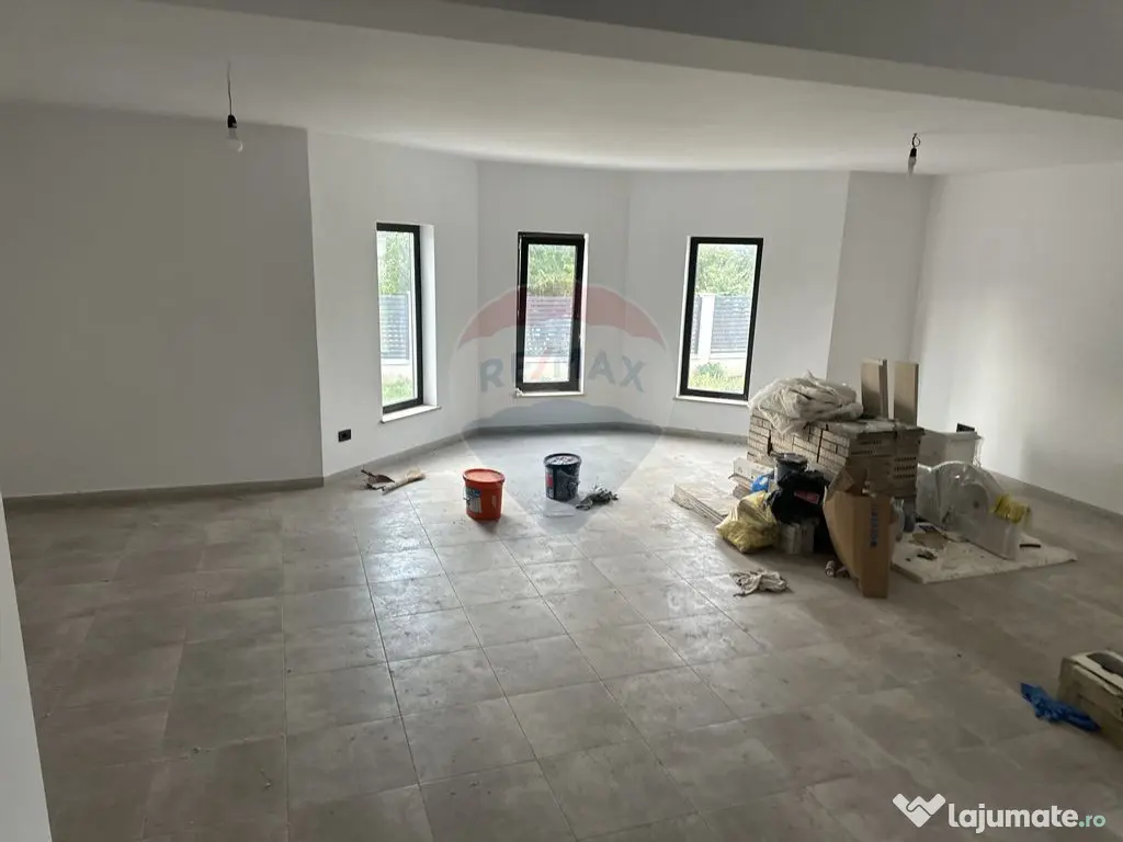 Casă / Vilă cu 5 camere de vânzare 