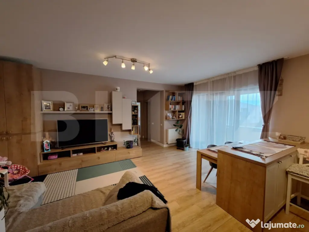 Apartament 3 camere, 2 bai, parcare, zona Terra
