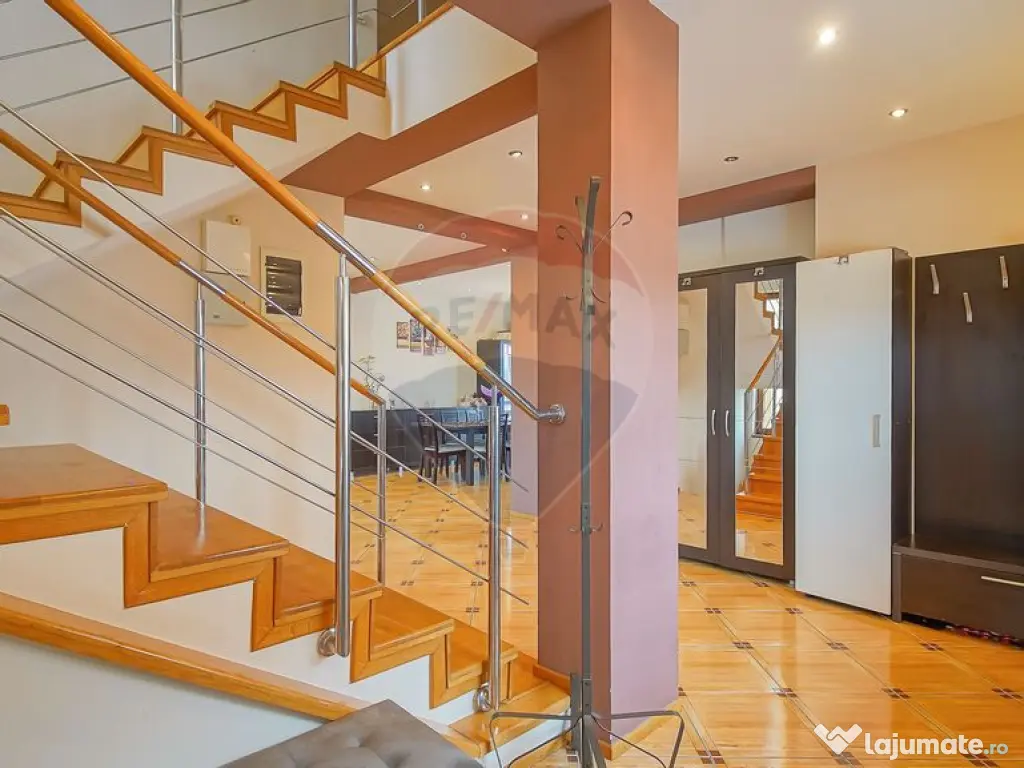 Casă spațioasă și elegantă, teren 1547 mp în Stupin...