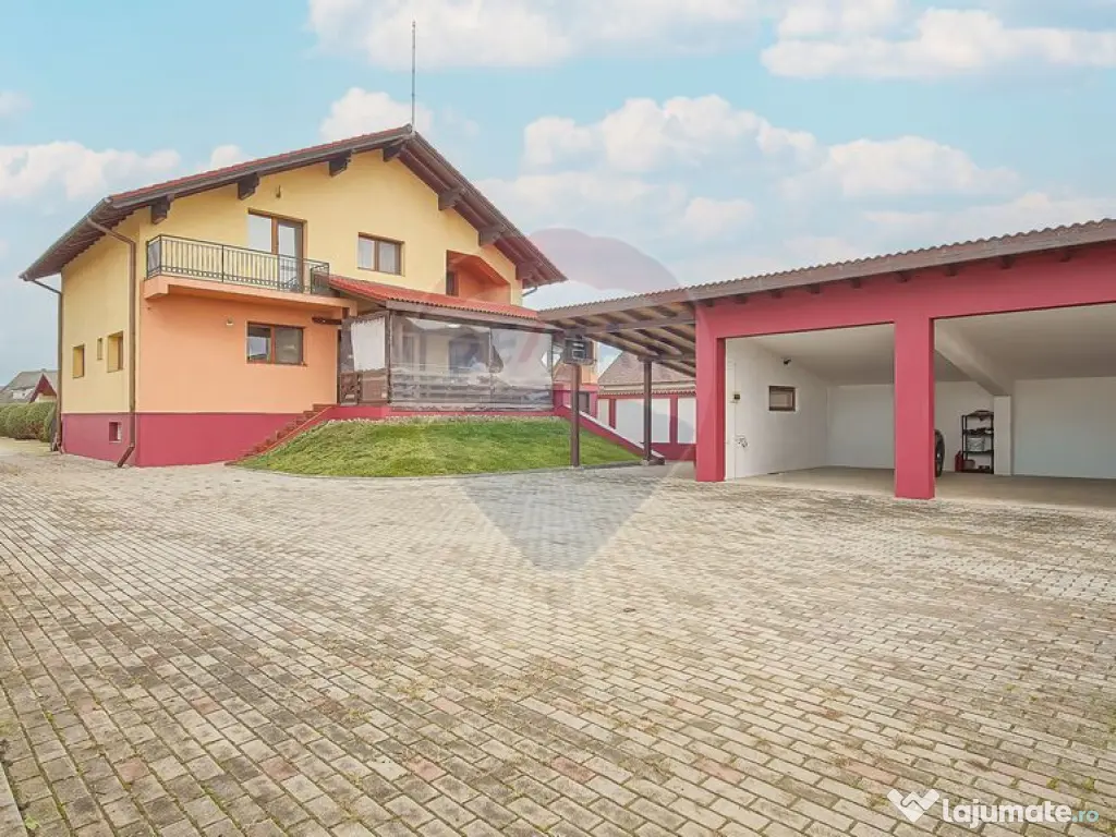 Casă spațioasă și elegantă, teren 1547 mp în Stupin...