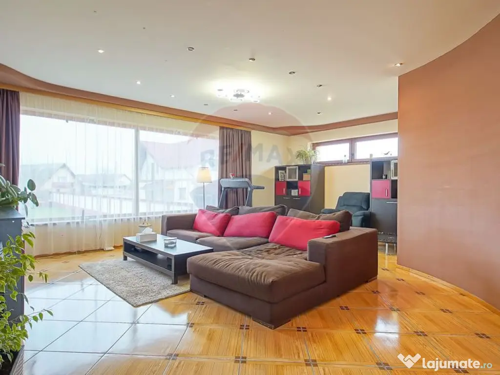 Casă spațioasă și elegantă, teren 1547 mp în Stupin...