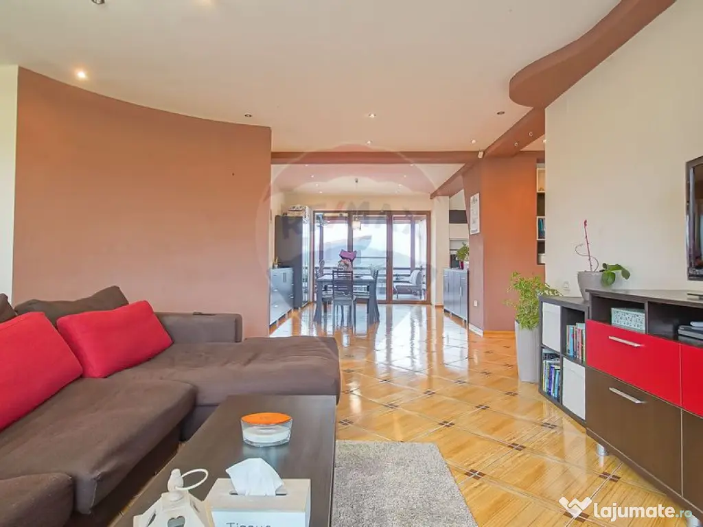 Casă spațioasă și elegantă, teren 1547 mp în Stupin...