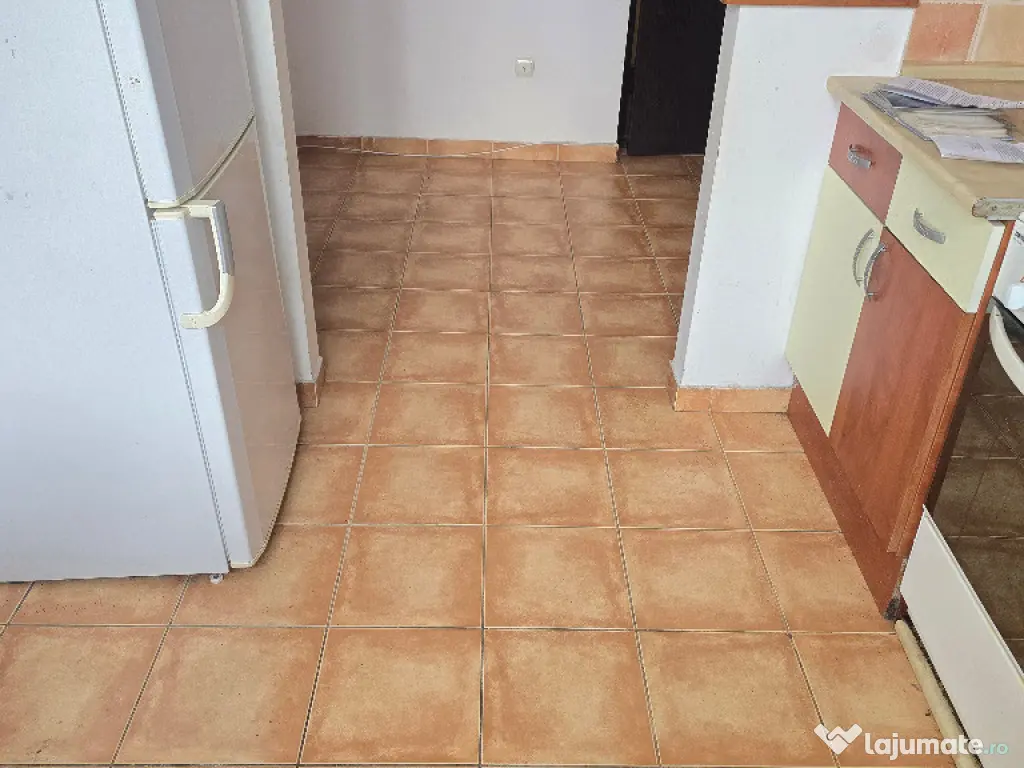 Vand apartament 3 camere in Deva, zona Piata Victoriei, etaj 3, 