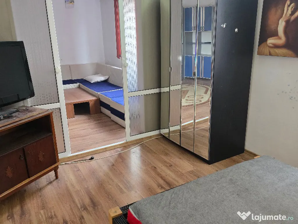 Vand apartament 3 camere in Deva, zona Piata Victoriei, etaj 3, 