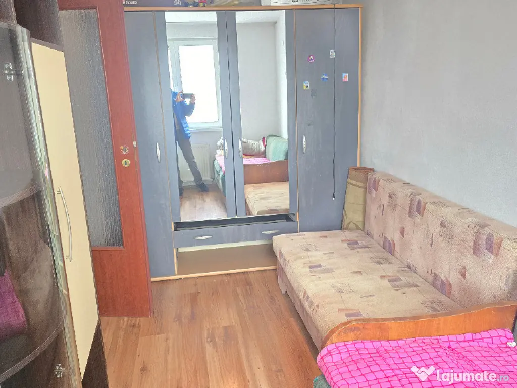 Vand apartament 3 camere in Deva, zona Piata Victoriei, etaj 3, 