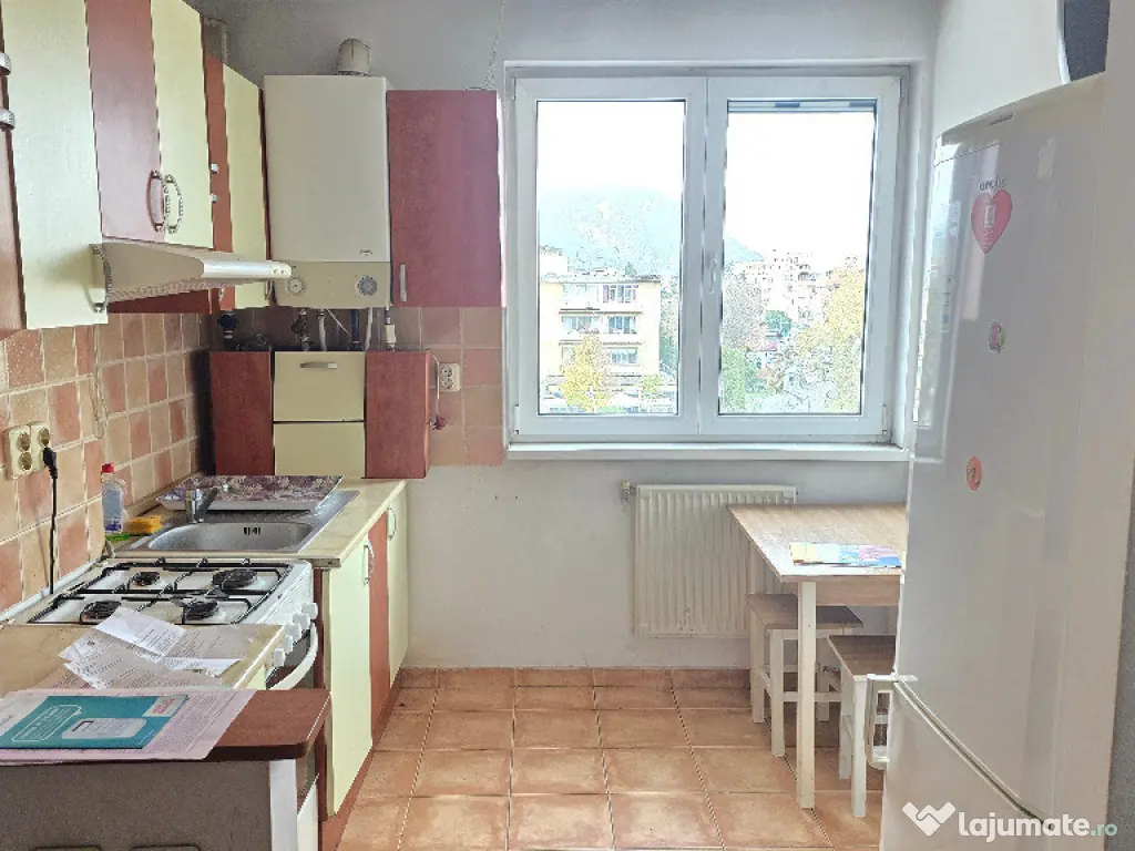 Vand apartament 3 camere in Deva, zona Piata Victoriei, etaj 3, 