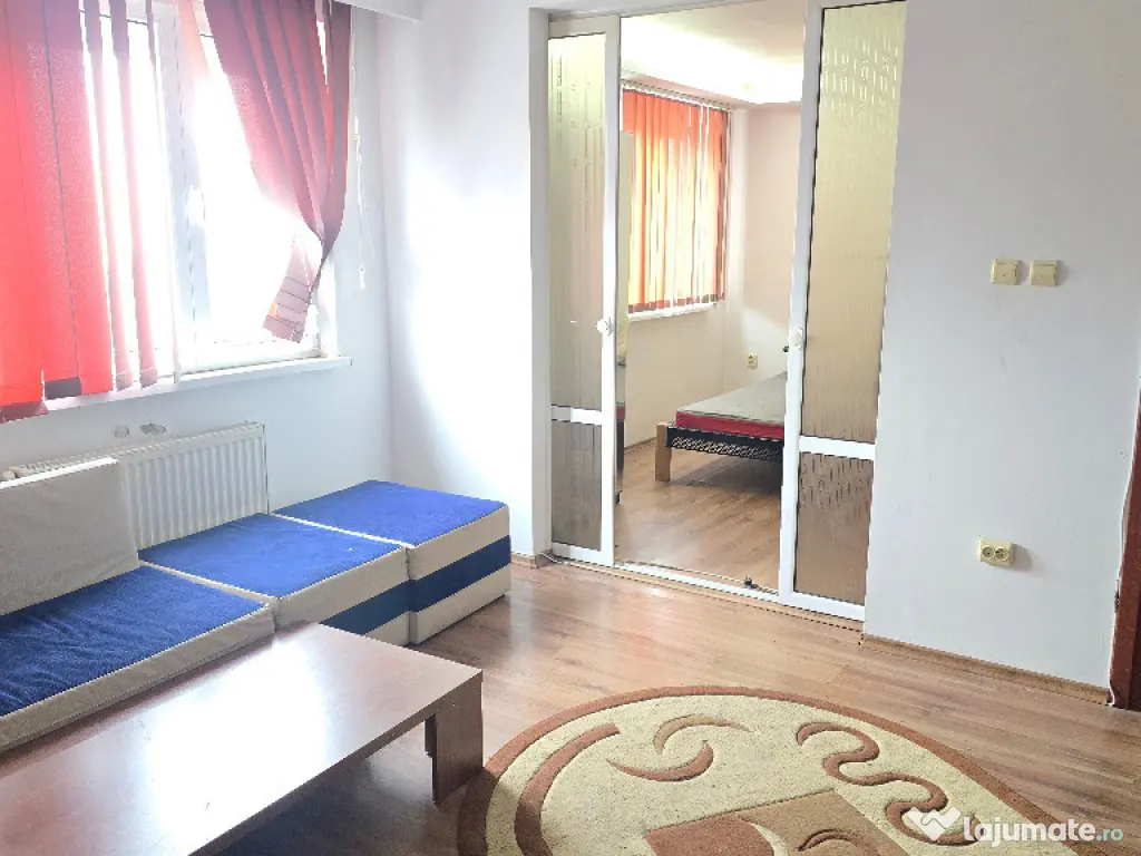 Vand apartament 3 camere in Deva, zona Piata Victoriei, etaj 3, 