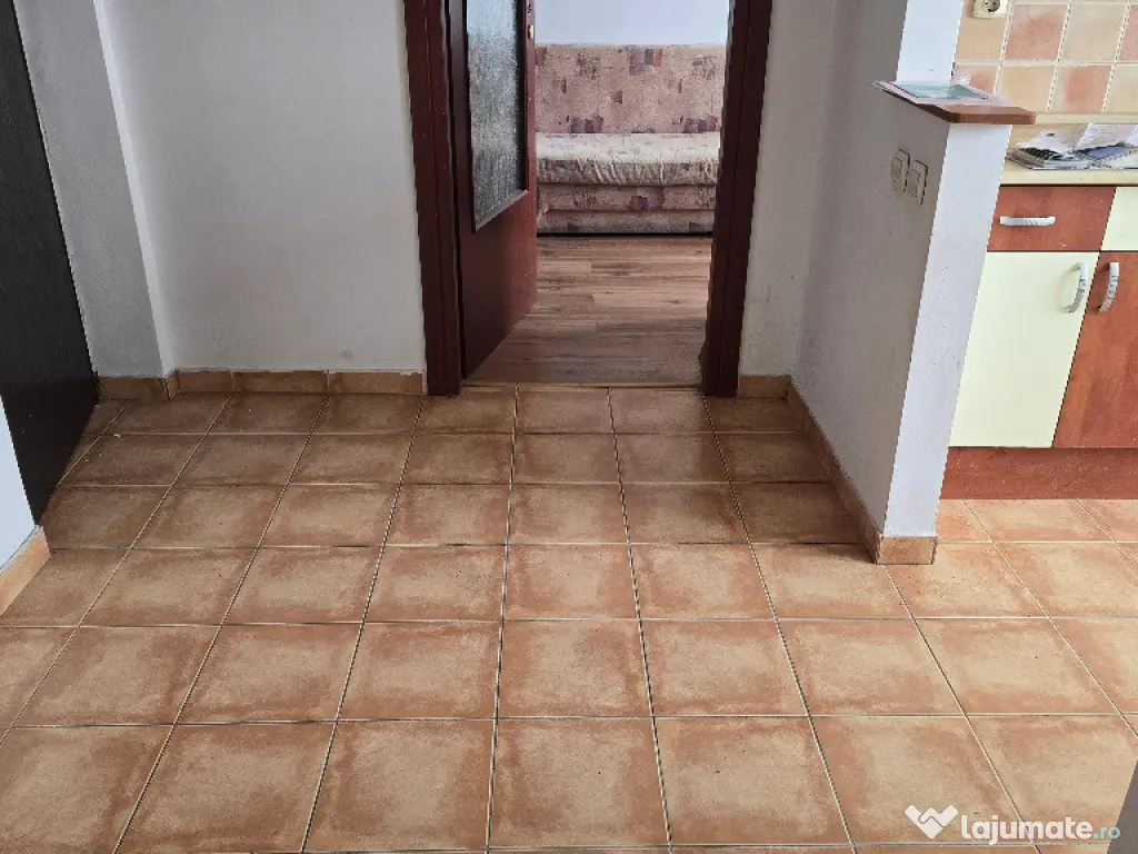 Vand apartament 3 camere in Deva, zona Piata Victoriei, etaj 3, 