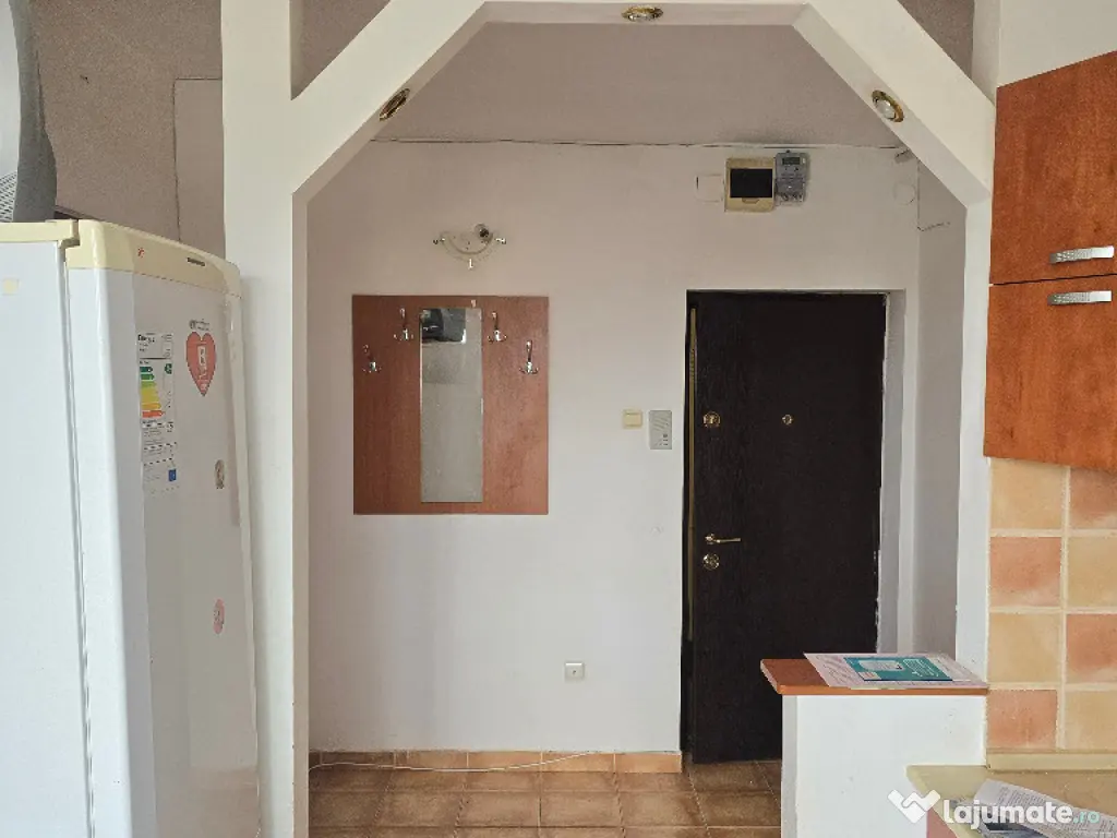 Vand apartament 3 camere in Deva, zona Piata Victoriei, etaj 3, 