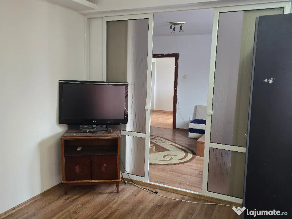 Vand apartament 3 camere in Deva, zona Piata Victoriei, etaj 3, 