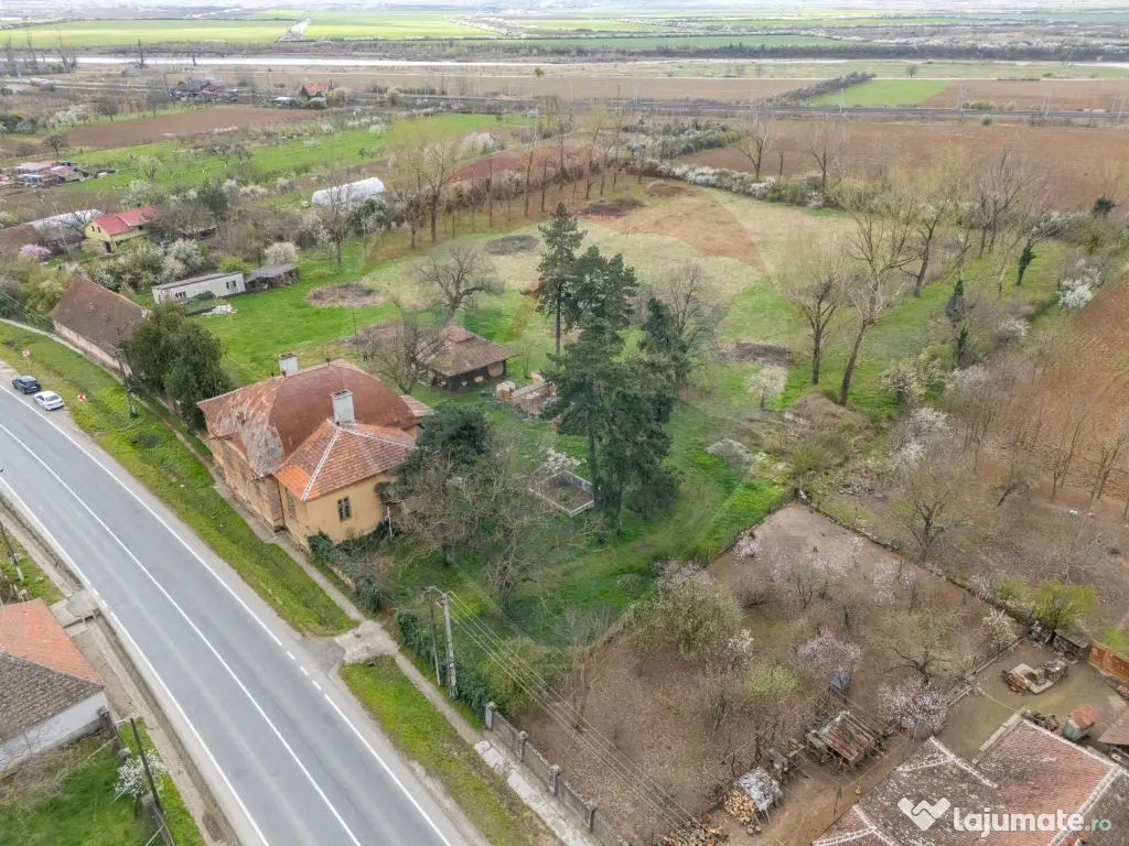 Conac aristocratic secolul XIX , domeniu 2,5 hectare — ... 